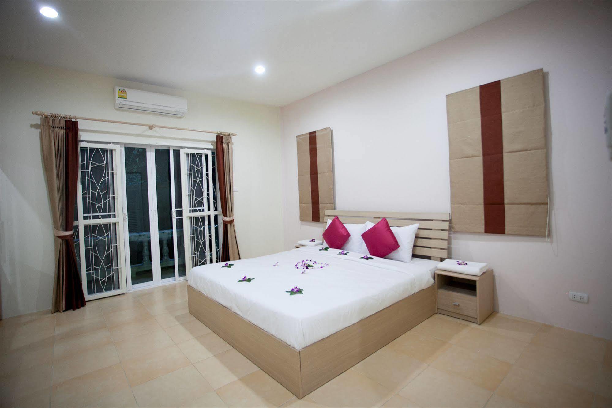 Lucky Lek Resort Rawai Екстер'єр фото