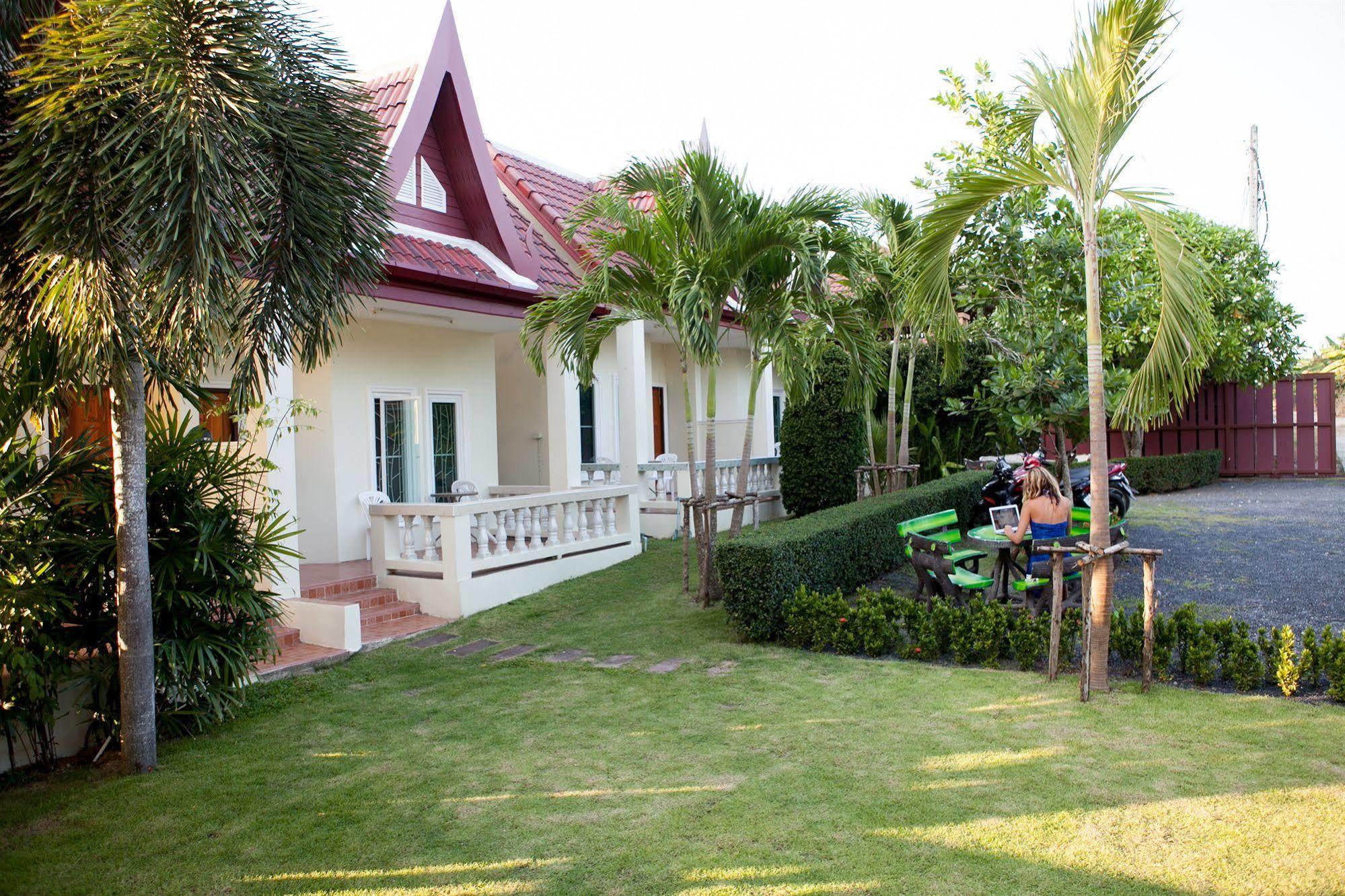 Lucky Lek Resort Rawai Екстер'єр фото