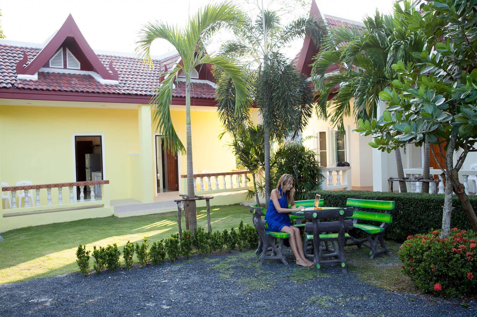 Lucky Lek Resort Rawai Екстер'єр фото